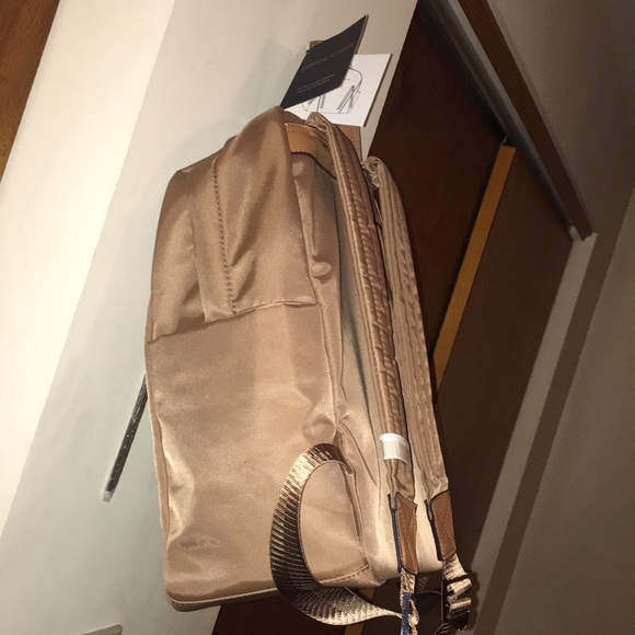 🔥NWT Adrienne Vittadini Nylon Fashion Backpack - Picture 4 of 8